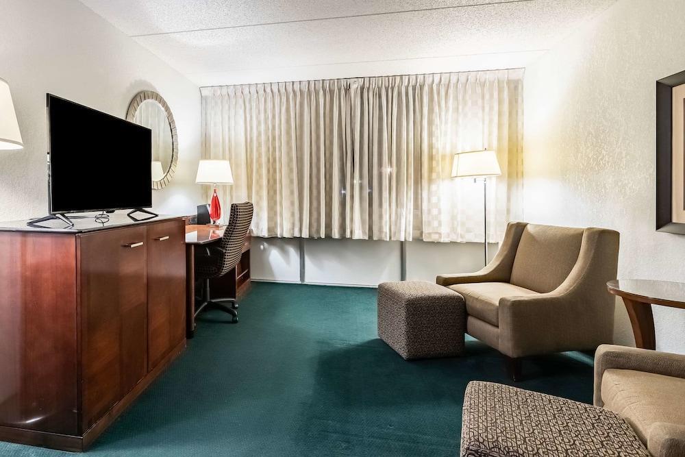 Quality Inn & Suites Conference Center Statesboro Historic District Экстерьер фото