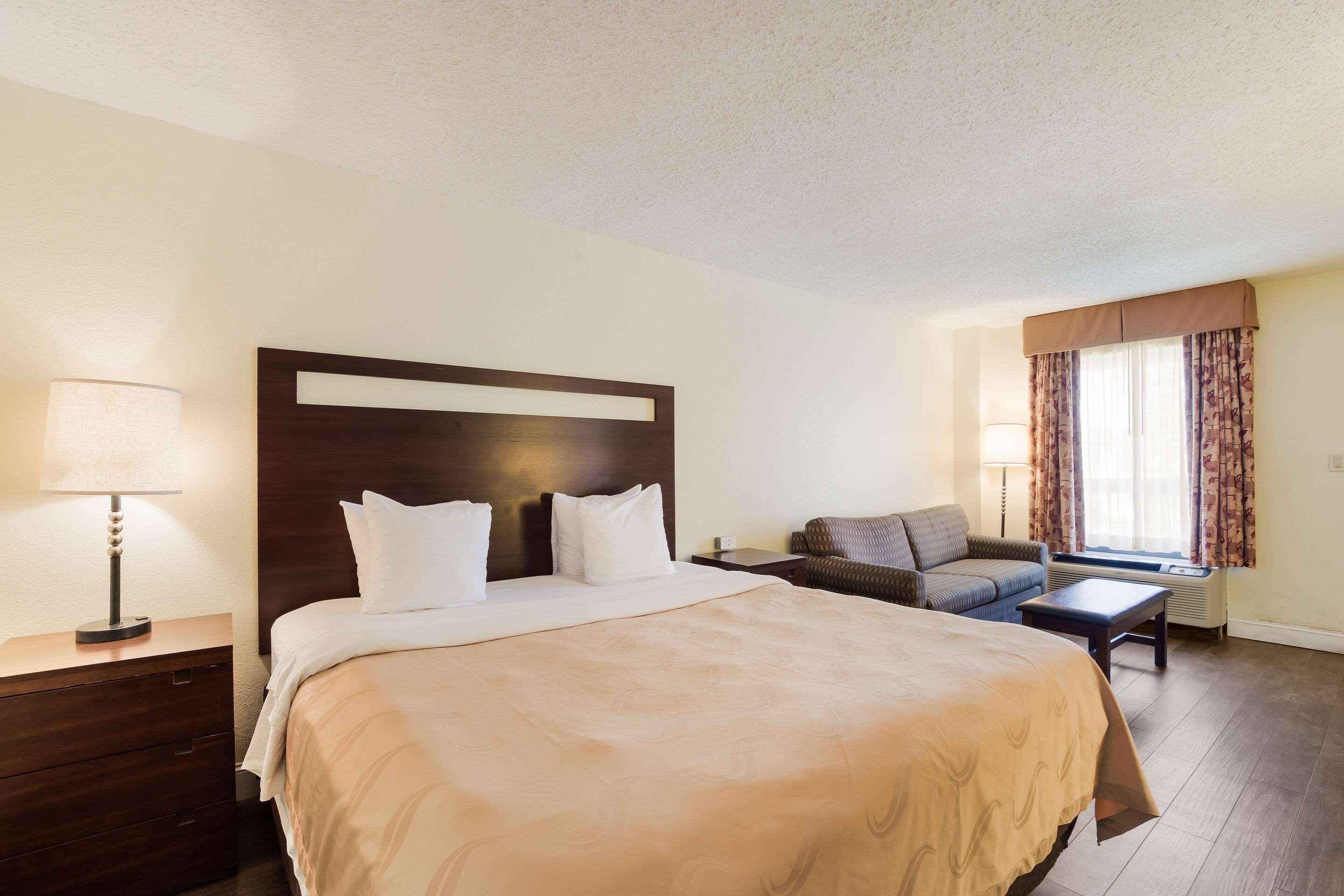 Quality Inn & Suites Conference Center Statesboro Historic District Экстерьер фото
