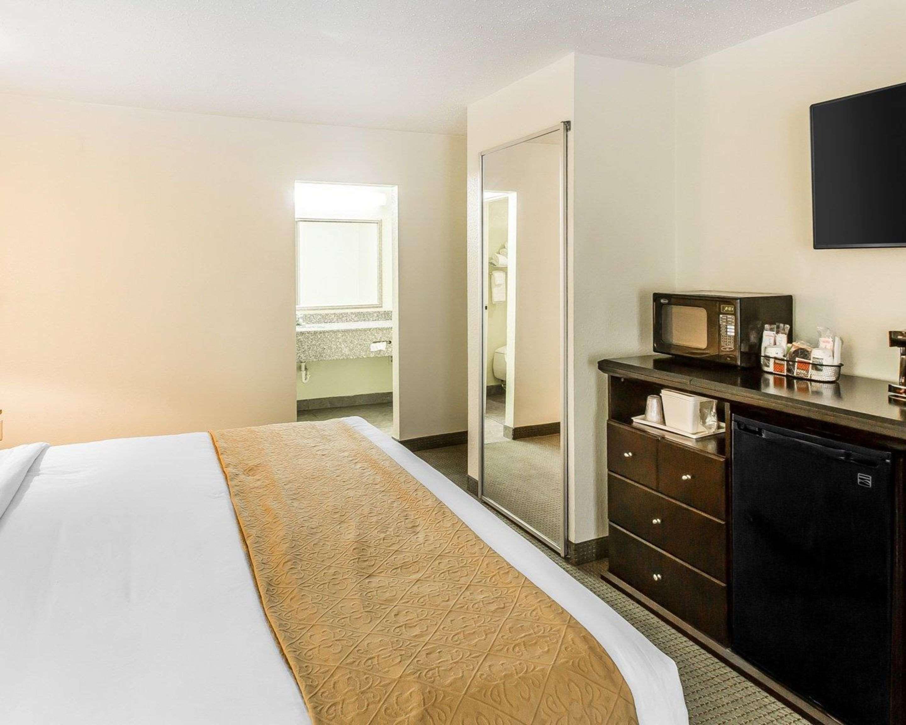 Quality Inn & Suites Conference Center Statesboro Historic District Экстерьер фото