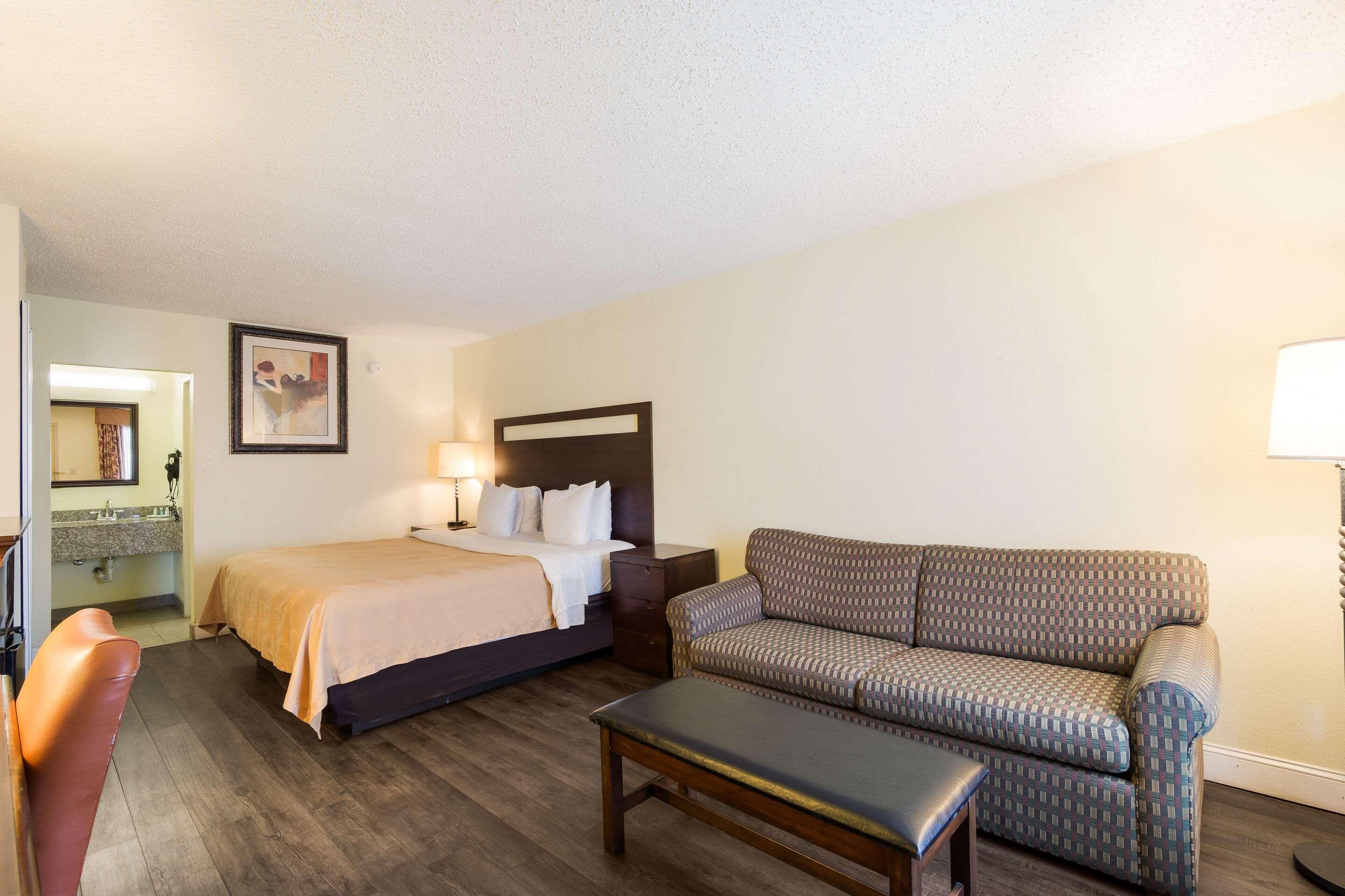 Quality Inn & Suites Conference Center Statesboro Historic District Экстерьер фото