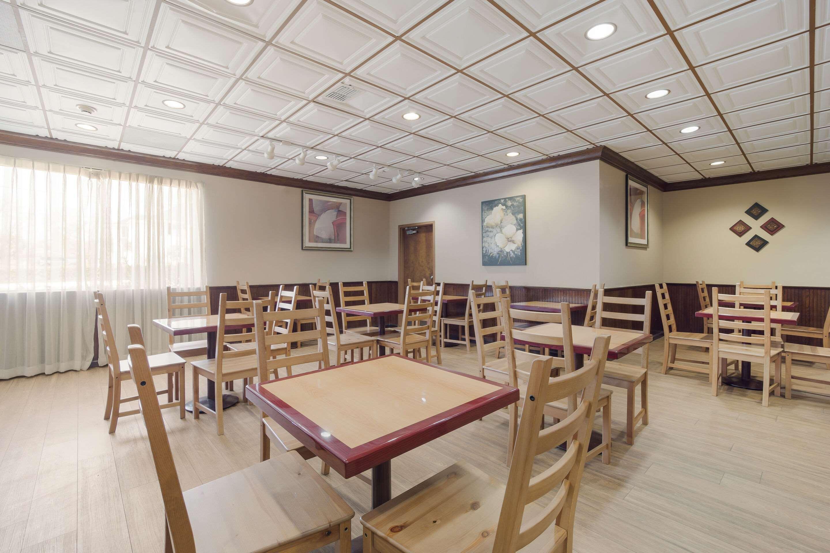 Quality Inn & Suites Conference Center Statesboro Historic District Экстерьер фото