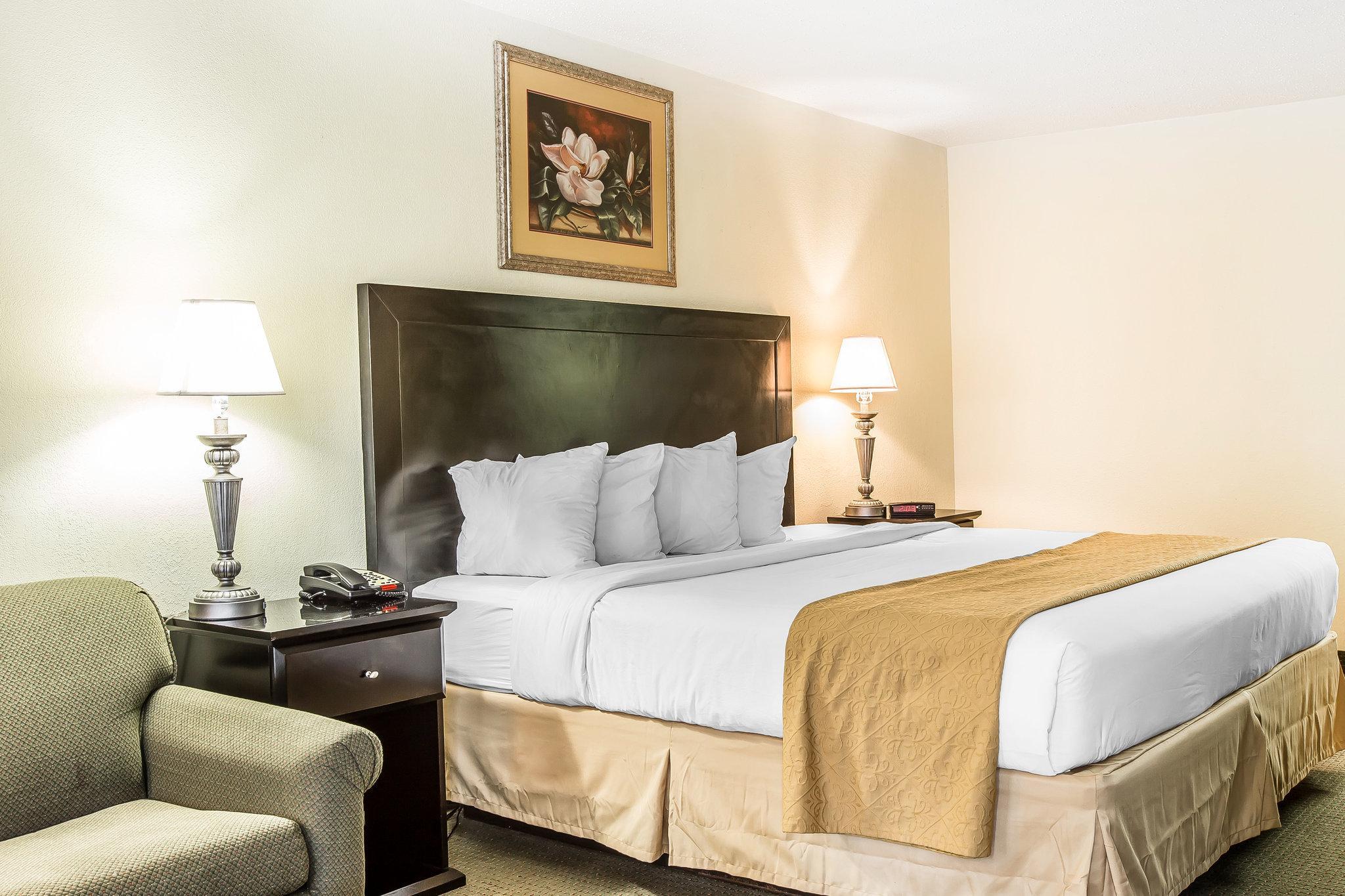 Quality Inn & Suites Conference Center Statesboro Historic District Экстерьер фото
