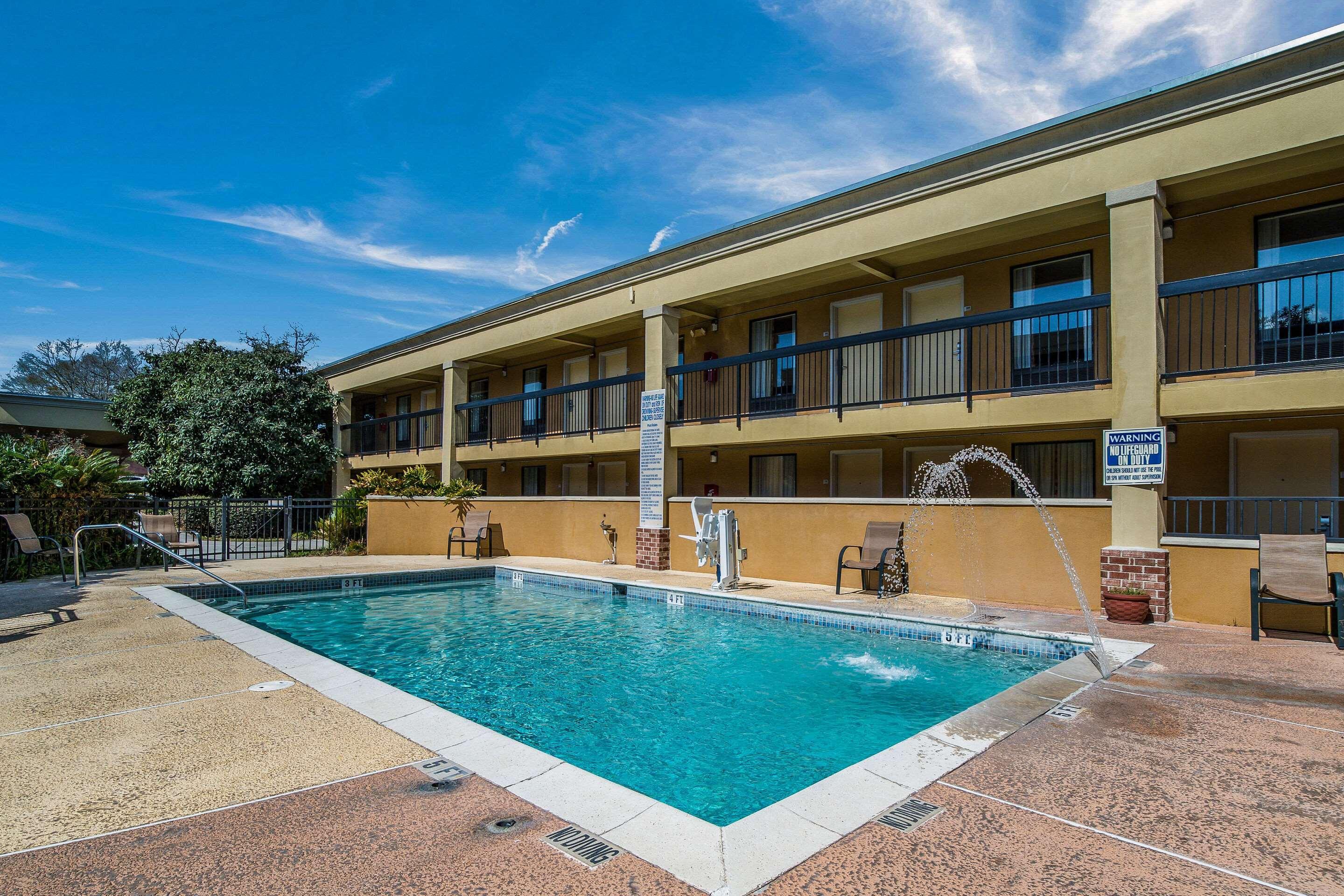 Quality Inn & Suites Conference Center Statesboro Historic District Экстерьер фото